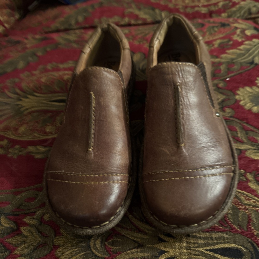 Born Women sz 6.5 Brown Leather Burnished Cap Toe Gum Sole Slip On Shoe